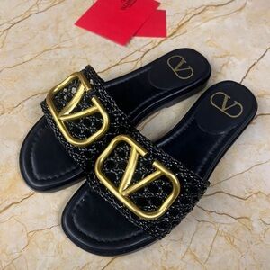 New Valentino Garavani VLogo Signature slide sandals in black leather